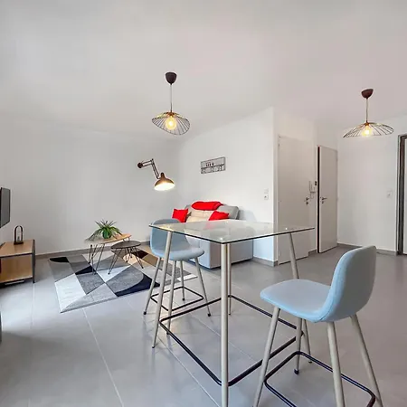 Lumineux Avec Balcon Lägenhet *