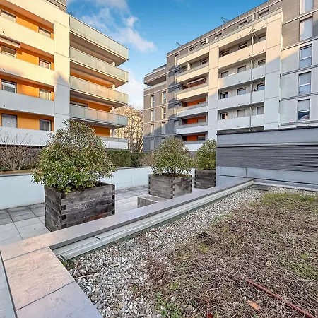 Lumineux Avec Balcon Lägenhet *